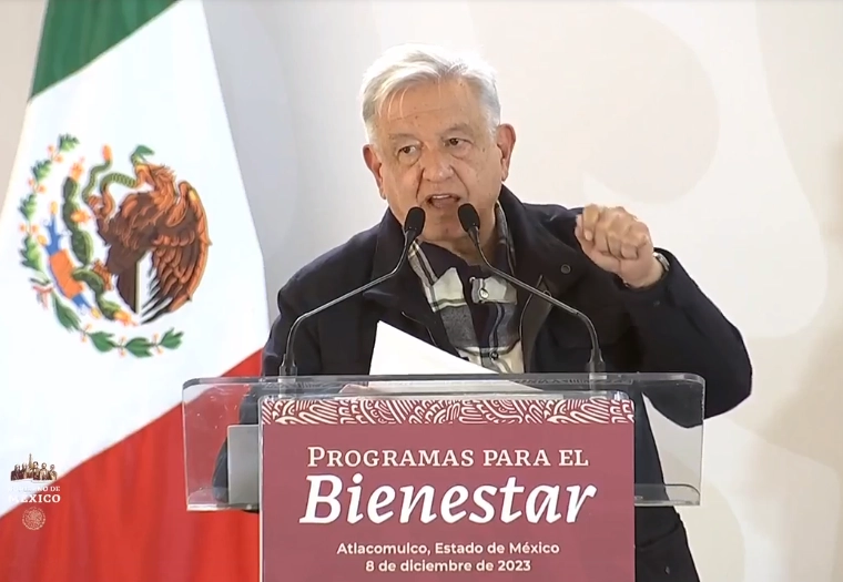 El presidente López Obrador afirmó que venía a Atlacomulco a reafirmar los compromisos y ratificar que no dejará nada pendiente al nuevo gobierno. Imagen tomada de la transmisión en vivo