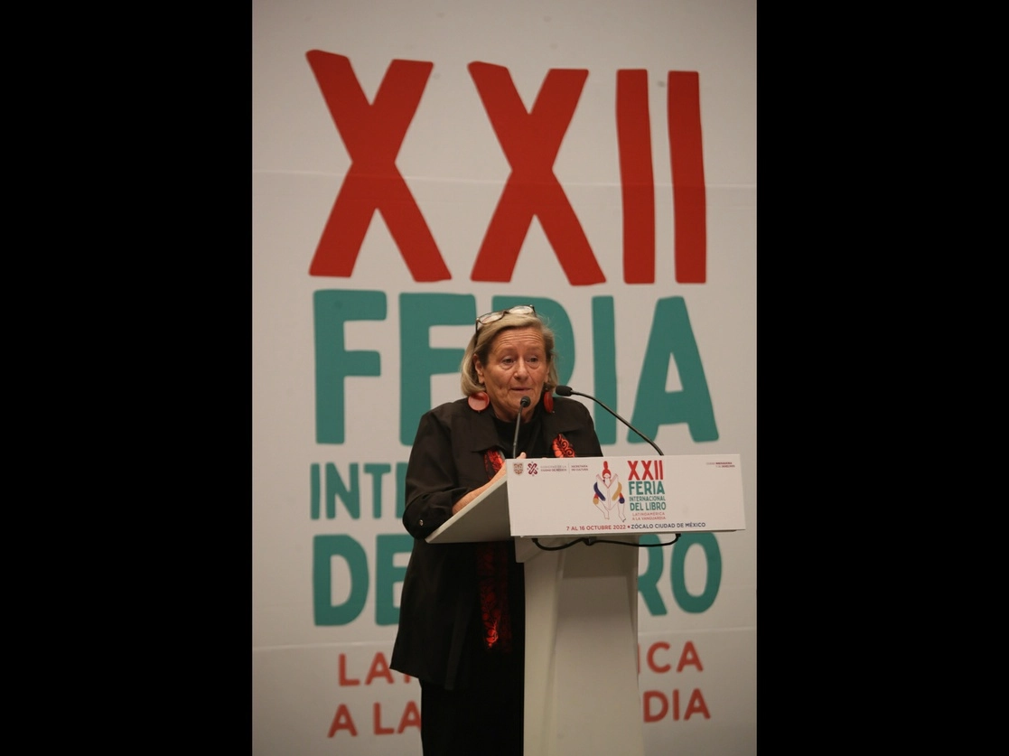 El Zócalo es el corazón del país y llenarlo de libros tiene un significado muy importante, señaló Paloma Sáiz Tejero, directora de la Feria Internacional del Libro (FIL) del Zócalo. Foto Yazmín Ortega Cortés