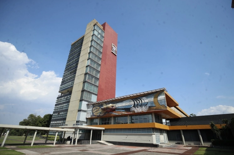 El QS World University Ranking 2024 es liderado por el Instituto Tecnológico de Massachusetts, de EU, y por las británicas Cambridge y Oxford, en segundo y tercer puestos, respectivamente. En la imagen, vista de la Rectoría de la UNAM. Foto Cristina Rodríguez / Archivo