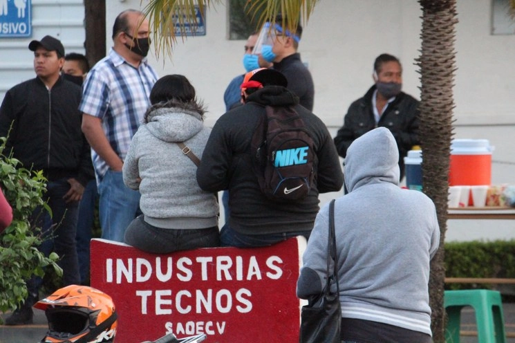 Obreros de Industrias Tecnos regresaron este lunes a sus labores. Foto Rubicela Morelos