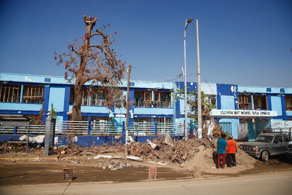 Una de las 341 escuelas en Acapulco que resultaron con daños tras el paso de 'Otis'. Foto Víctor Camacho 