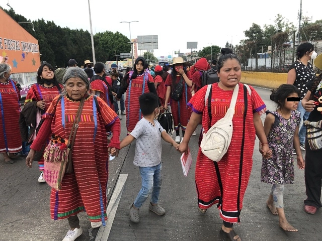 Integrantes de la comunidad triqui durante una protesta en la CDMX. Foto Luis Castillo 