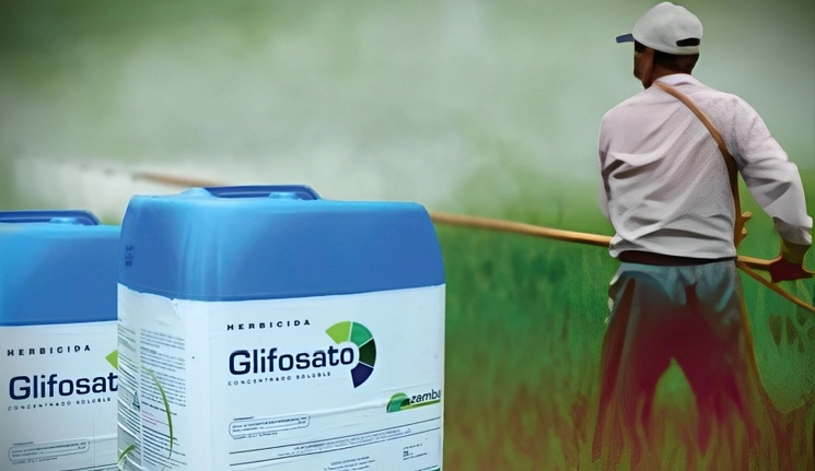 Un informe de la Autoridad Europea de Seguridad Alimentaria abrió la puerta a prolongar la autorización en la Unión Europea del glifosato. Foto tomada del sitio https://www.jornada.com.mx/2021/04/18/ecologica240.pdf / Archivo