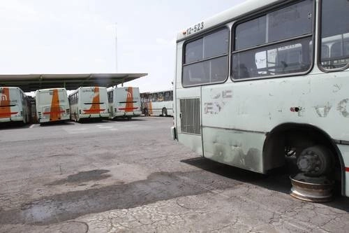 Unidades en el módulo 12 de la  Red de Transporte de Pasajeros en la Ciudad de México. Foto  Roberto García Ortiz /Archivo