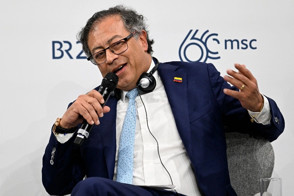El presidente colombiano, Gustavo Petro, asiste a una mesa redonda durante la 60.ª Conferencia de Seguridad de Munich (MSC) en el Hotel Bayerischer Hof en Munich, sur de Alemania, el 16 de febrero de 2024.Foto Afp