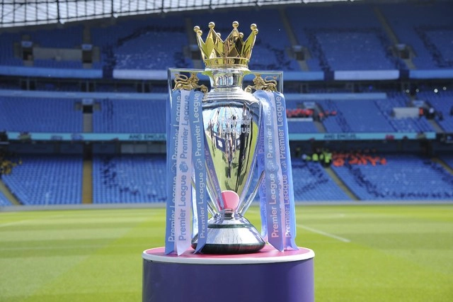 En esta foto de archivo, el trofeo de la Premier League inglesa en el estadio Etihad en Manchester. Foto Ap