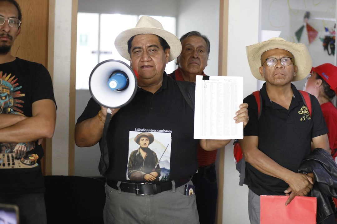 Integrante de la CNTE realizaron la "toma pacífica" de las instalaciones de la Coordinación General de Recursos Humanos de la SEP. Foto 
