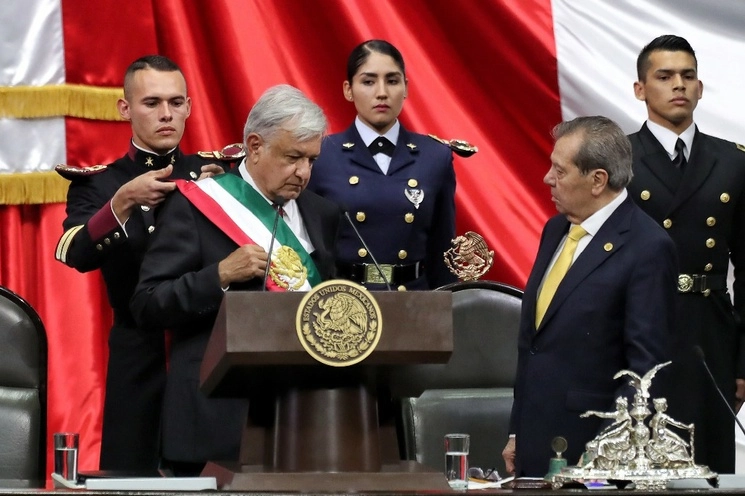 El presidente Andrés Manuel López Obrador y Porfirio Muñoz Ledo durante la ceremonia de investidura del 1º de diciembre de 2018. Foto Marco Peláez 