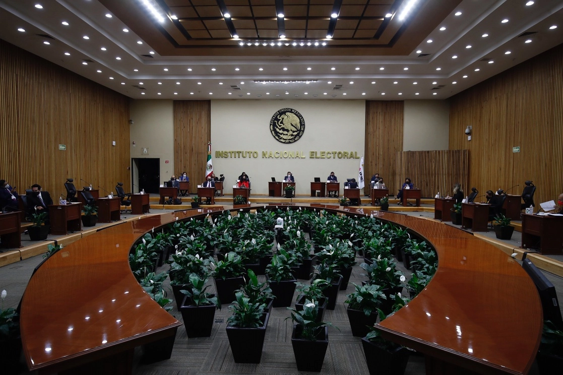 Sala de sesiones del Consejo General del INE en la Ciudad de México. Foto Cristina Rodríguez / Archivo