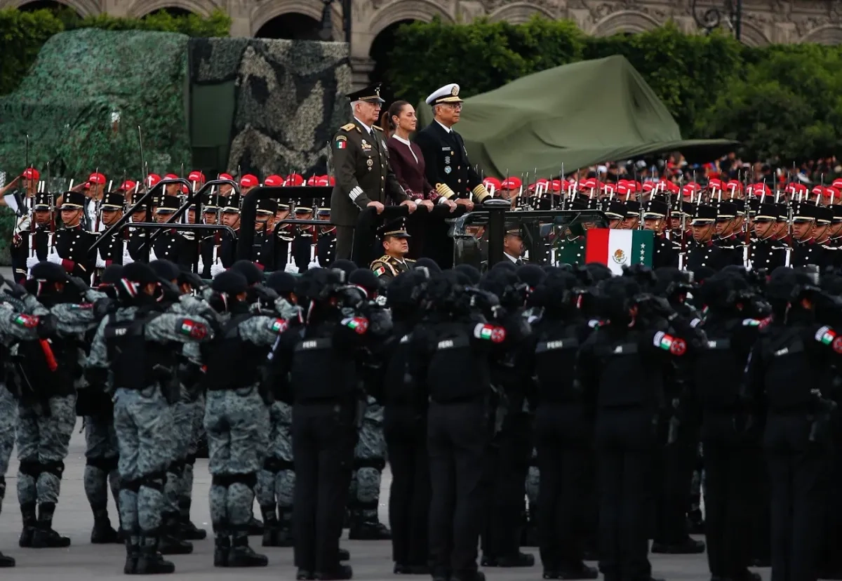 La presidenta Claudia Sheinbaum durante el Desfile Cívico Militar en el 215 Aniversario del Grito de Independencia de México, en la Ciudad de México, el 16 de septiembre de 2025. Foto 