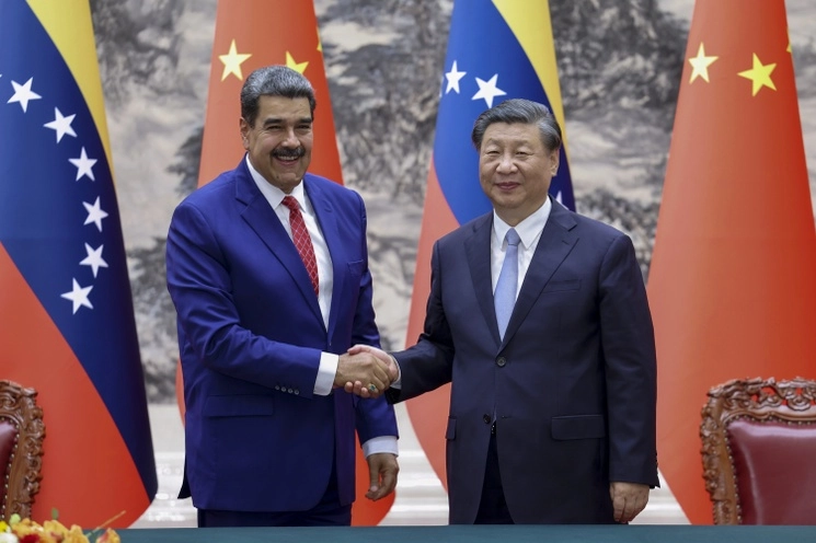 El presidente de Venezuela, Nicolás maduro, y su homólogo chino, Xi Jinping, durante una reunión en el Gran Salón del Pueblo en Pekín, el 13 de septiembre de 2023. Foto Xinhua vía Ap
