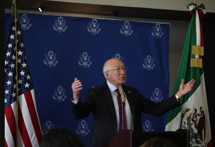 El embajador de Estados Unidos en México, Ken Salazar, recalcó que para él la relación entre ambos países “es para siempre”. Foto Alfredo Domínguez / Archivo
