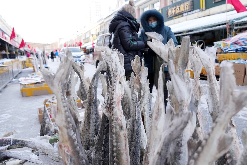El estudio refuerza la idea de que hay algunos alimentos como el pescado y las nueces, que pueden ser beneficiosos para la salud cerebral, 31 enero 2024. Foto XINHUA
