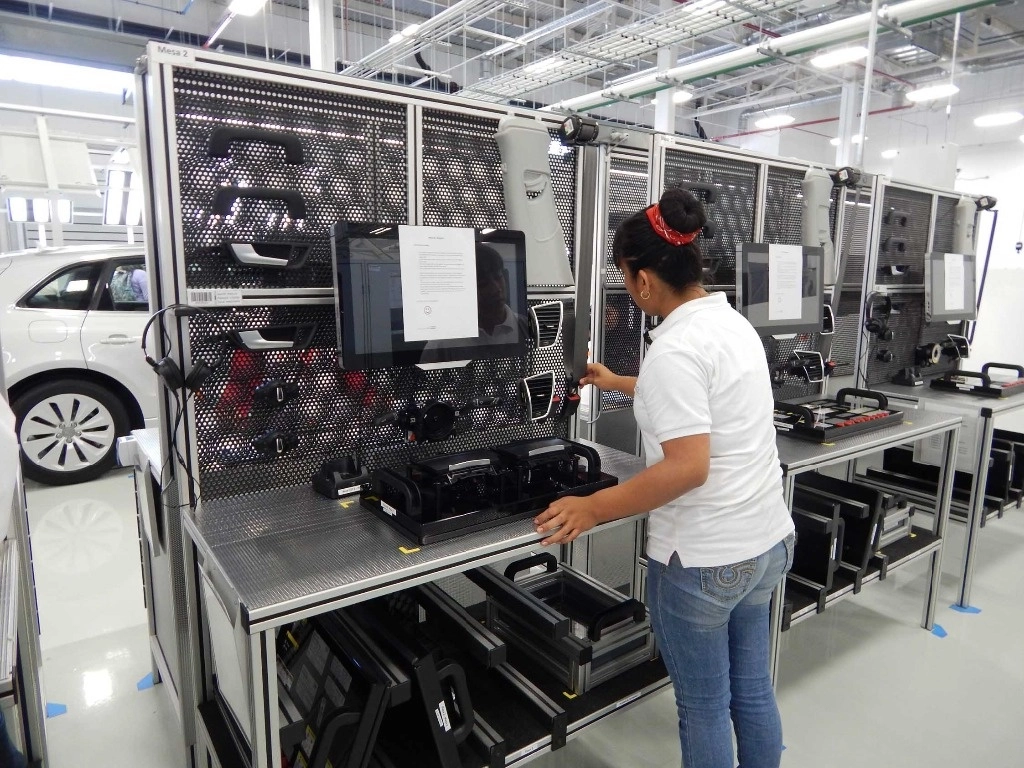 Aspecto de la planta de uno de los proveedores de Volkswagen en Puebla. A lo largo de más de cinco décadas, la armadora alemana ha desarrollado una red de suministro que se ha convertido en un clúster industrial. ‘Foto La Jornada’



