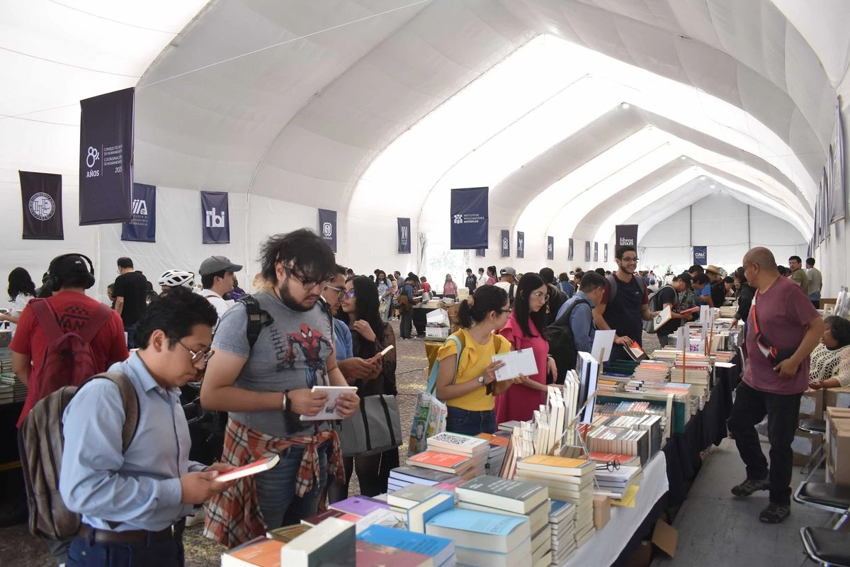 La vasta oferta editorial en miles de ejemplares a precios especiales se convierte en una oportunidad para ampliar la biblioteca personal, descubrir autoras y autores imprescindibles o reencontrarse con obras clásicas.