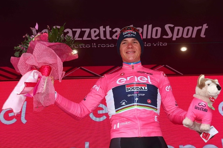 Remco Evenepoel recuperó la ‘maglia’ rosa de líder en el Giro de Italia. Foto Afp