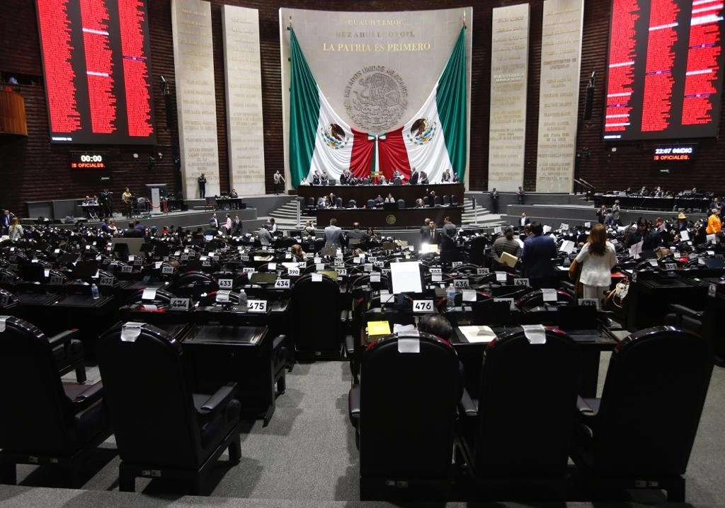 El coordinador de Movimiento Ciudadano en San Lázaro, Jorge Álvarez Maynez, calificó como inaceptable que Morena recién acabara de entregar en físico un paquete de iniciativas. Foto Guillermo Sologuren