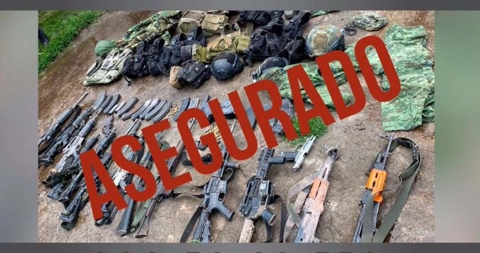 Autoridades asegururaron un arsenal y logró la detención de 10 presuntos participantes en la balacera. Foto Fiscalía mexiquense