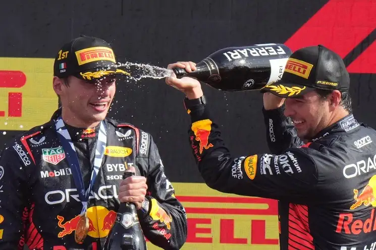 Los pilotos de Red Bull dominan la clasificación. Foto Ap