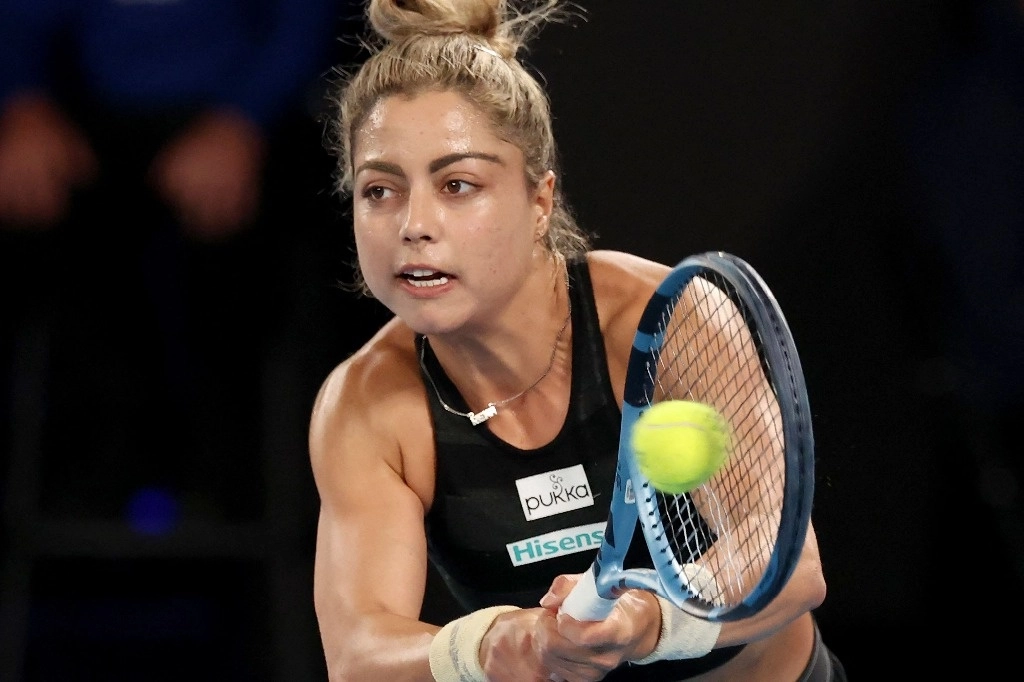 La tenista mexicana Renata Zarazúa, en dupla con la japonesa Miyu Kato, avanzó a la segunda ronda del Abierto de Australia en dobles, al imponerse (6-4, 6-4) a la pareja conformada por la rumana Mónica Niculescu y la estadunidense Sofía Kenin. Imagen del 16 de enero de 2025. Foto Afp