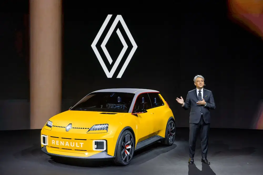 Inspirado en el clásico Renault R5 de 1972, este concept car ha sido obra de Gilles Vidal, director de diseño de la marca gala, y recoge el juvenil carácter y diversión del modelo original, agregando lo ultimo en tecnología y apostando a una conducción eléctrica y cero emisiones.
Fotos. Cortesía Renault de México 
