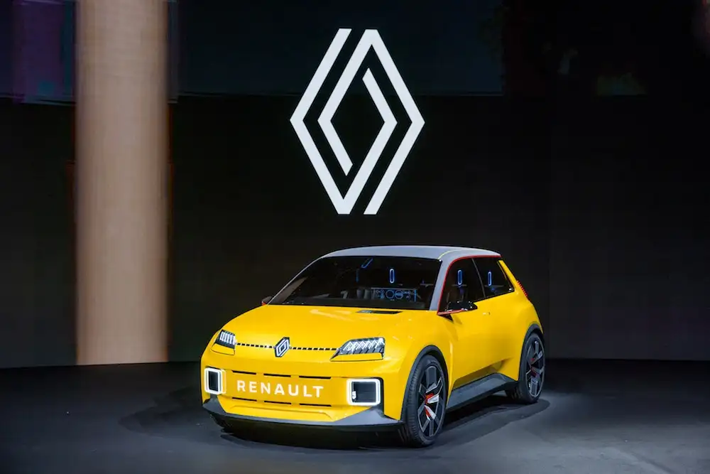 “Acorde con su época y claramente moderno, el rombo renovado encarna a la perfección la era de la "Nouvelle Vague" en la que Renault ha entrado”, explicó Gilles Vidal, director de Diseño Renault.
Foto. Cortesía Renault.

