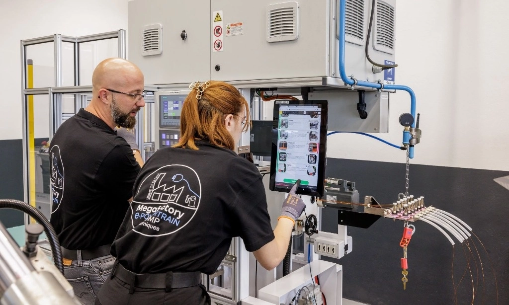 Renault busca preparar a las próximas generaciones en los temas que serán imprescindibles para la industria en los años venideros. Foto Cortesía Renault.