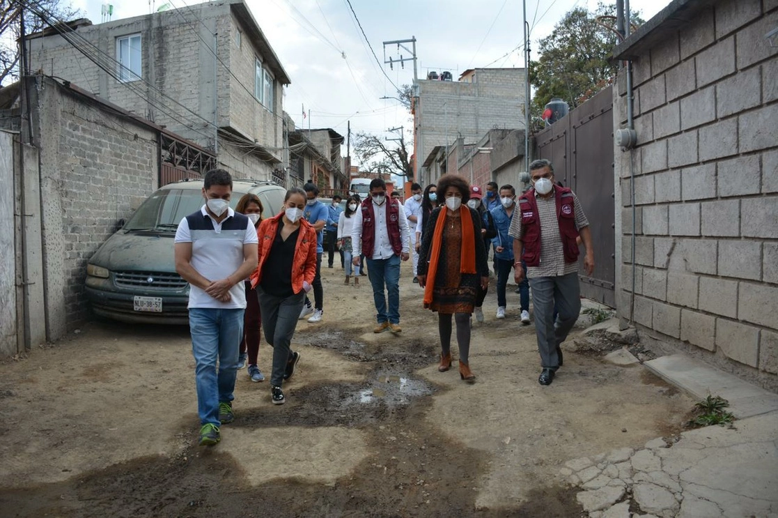 A través de los fondos FAIS y del FORTAMUN, la alcaldía Tlalpan llevó a cabo durante 2020 reparaciones de calles y banquetas en 53 frentes de la demarcación. Foto La Jornada