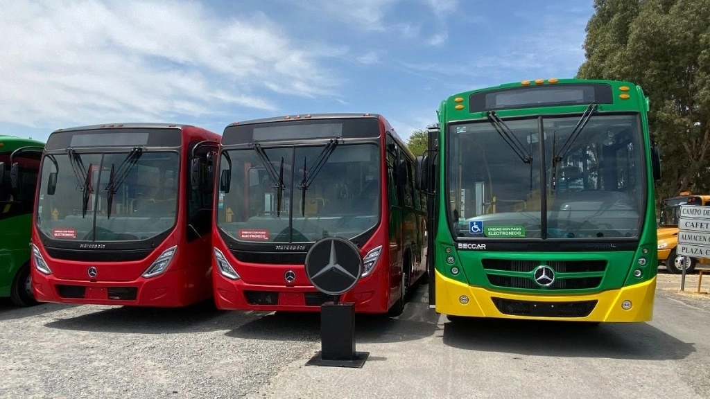 Con 20 autobuses Mercedes-Benz montados sobre chasis OF 1321/1444 y motor OM 924, Lagos de Moreno, Jalisco, renueva parte del parque vehicular de su transporte público. Foto Cortesía Mercedes-Benz Autobuses