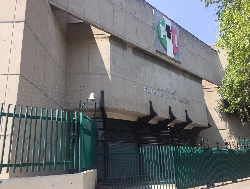 Fachada del edificio de la Sede nacional del Partido Revolucionario Institucional. Foto Guillermo Sologuren / Archivo