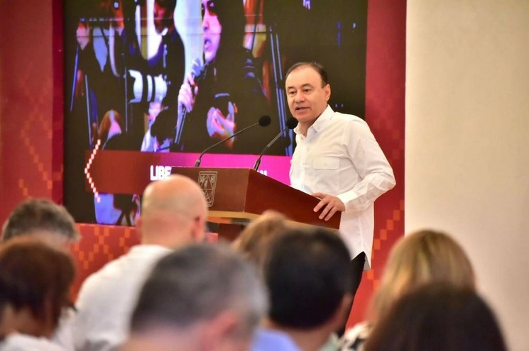 El gobernador de Sonora y presidente del Consejo Nacional de Morena, Alfonso Durazo, llamó ayer a los aspirantes a la candidatura federal del partido a dejar sus cargos. Foto ‘La Jornada’
