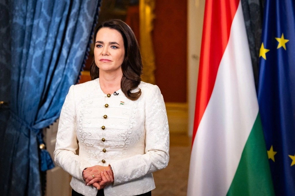 Una fotografía muestra a la presidenta de Hungría, Katalin Novak, mientras anuncia su dimisión en el palacio presidencial de Budapest, el 10 de febrero de 2024. Foto Afp