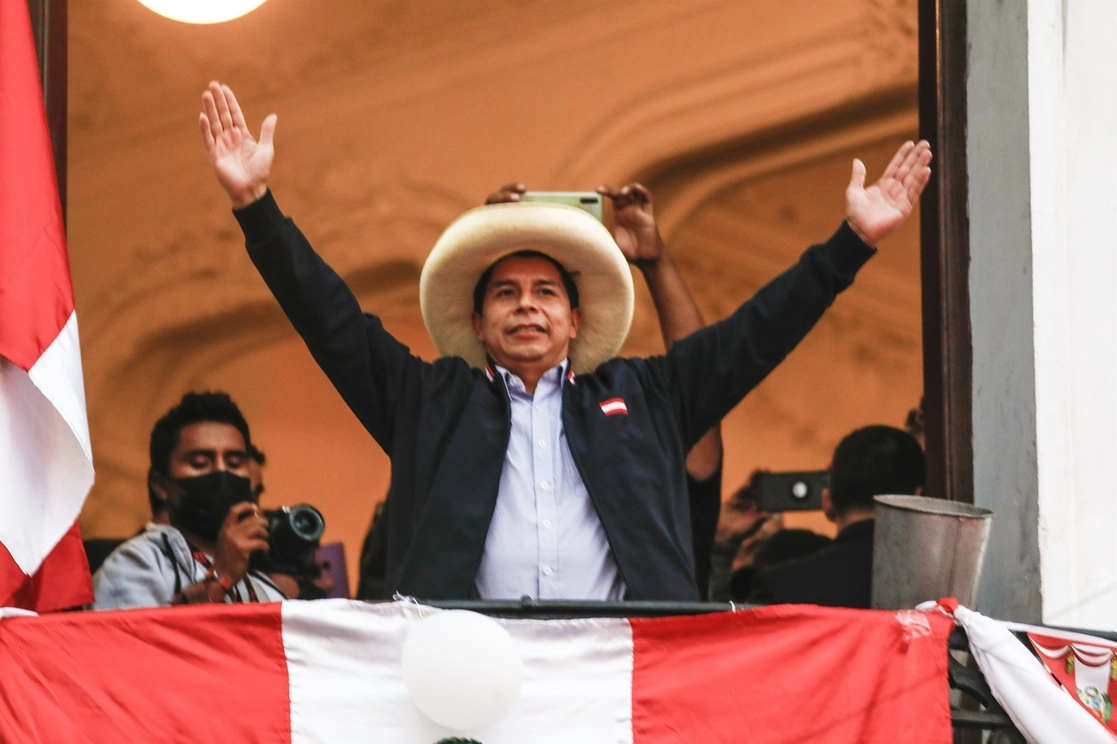 El escrutinio de las mesas de votación dieron 50,12% de los votos al candidato de izquierda Luis Castillo y un 49,87% a Keiko Fujimori. Foto Europa Press