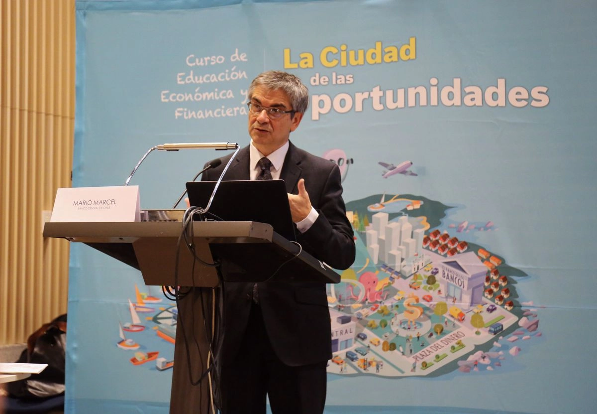 Mario Marcel alegó razones personales al presentar su renuncia como ministro de Hacienda de Chile. Foto 