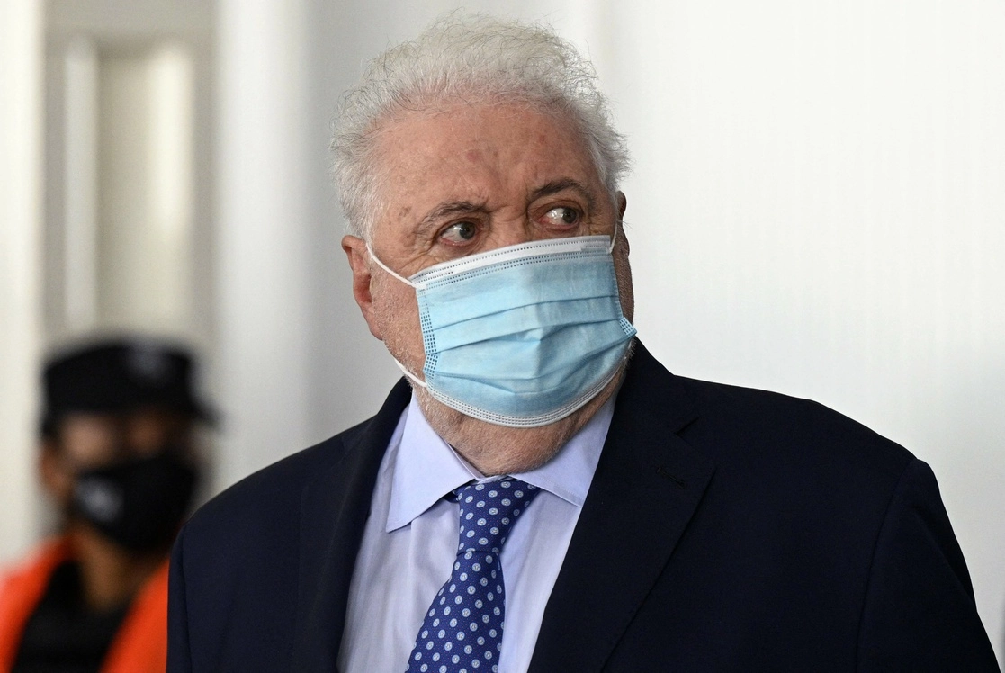 El ministro de Salud de Argentina, Ginés González García, renunció a su cargo por pedido del presidente Alberto Fernández