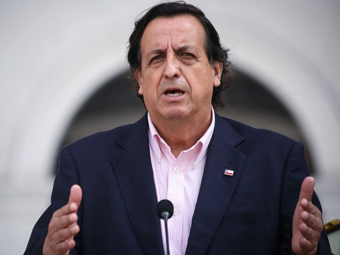 El Ministro del Interior chileno, Víctor Pérez, renunció a su cargo y fue suspendido de la Cámara de Diputados, después de que la Cámara aprobara un cargo constitucional en su contra por represión policial durante las protestas sociales del país. Foto Ministerio del Interior de Chile / AFP 