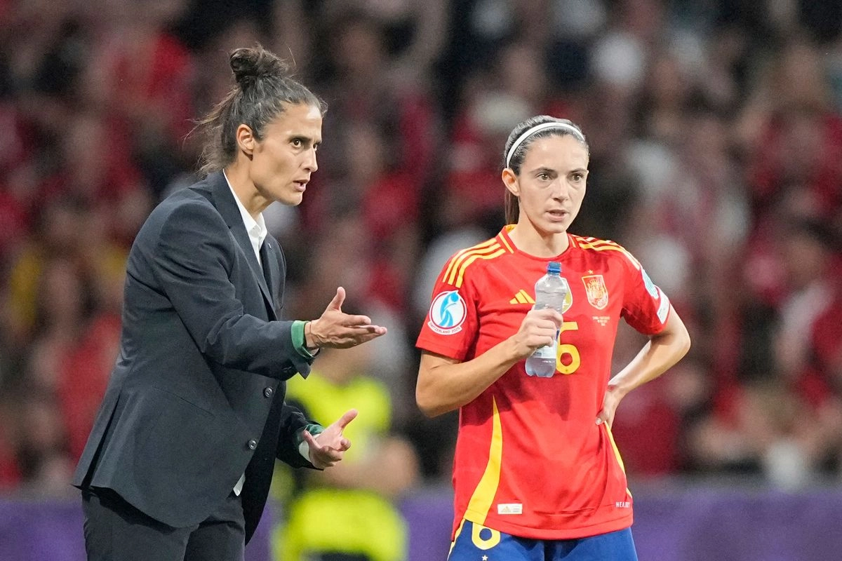 La timonel de la selección española de futbol femenil, Montse Tomé, estará al frente del equipo hasta el 31 de agosto. Foto 