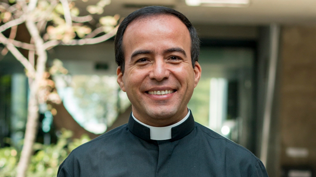Alberto Anguiano García renunció como rector de la Universidad Pontificia de México al selalar que fue víctima de "acoso laboral y violencia institucional". Foto 
