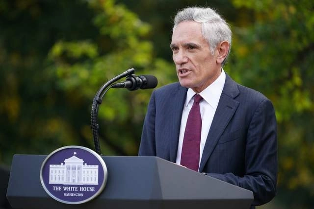 El doctor Scott Atlas presentó su renuncia como asesor especial del presidente de Estados Unidos, Donald Trump. Foto Afp