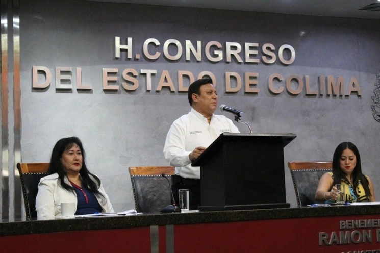 El ex secretario de Seguridad Pública de Colima, Enrique Sanmiguel Sánchez en el Congreso estatal. Foto tomada del Twitter de @SSP_COLIMA