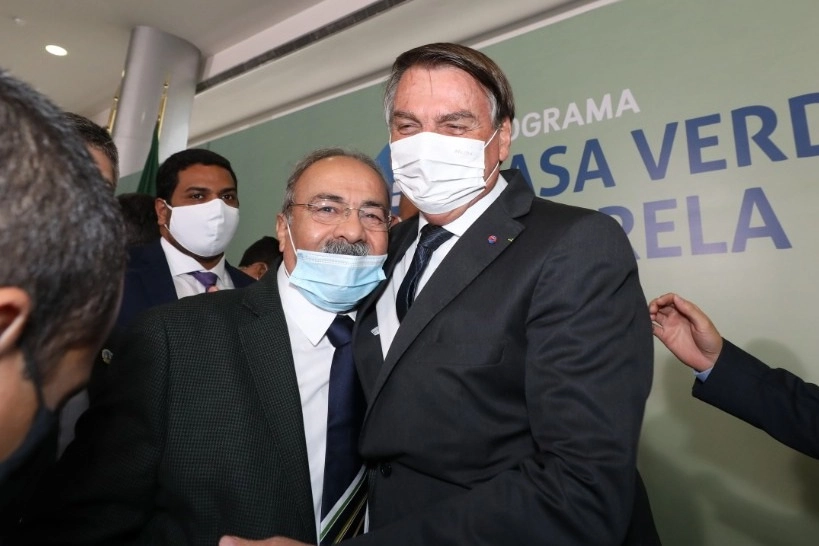 El senador Chico Rodrigues junto al presidente de Brasil, Jair Bolsonaro. Foto Tomada del Twitter @senadorchico