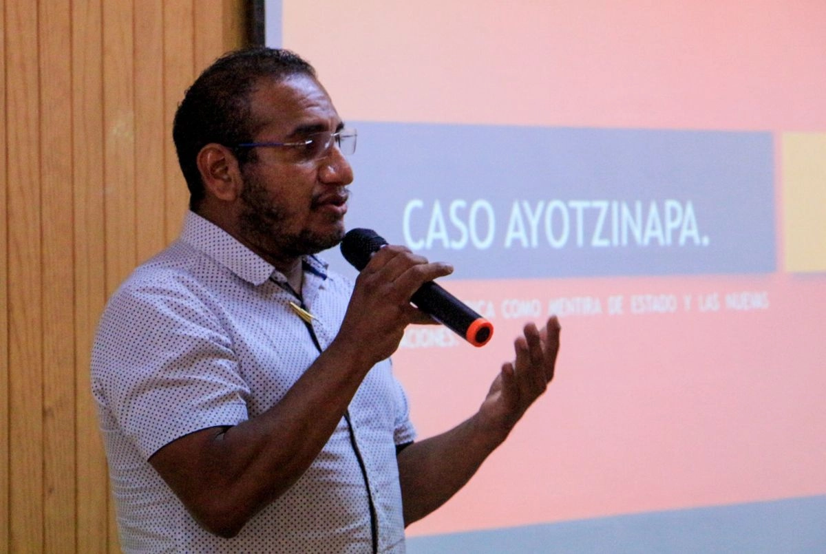 Vidulfo Rosales fue abogado del Centro Tlachinollan durante 24 años y asesoró a la policía comunitaria, defendió a mujeres víctimas de tortura y a campesinos de los despojos de sus tierras, así como a personas víctimas de desaparición, además de que mantuvo una relación cercana con las víctimas del caso Iguala.