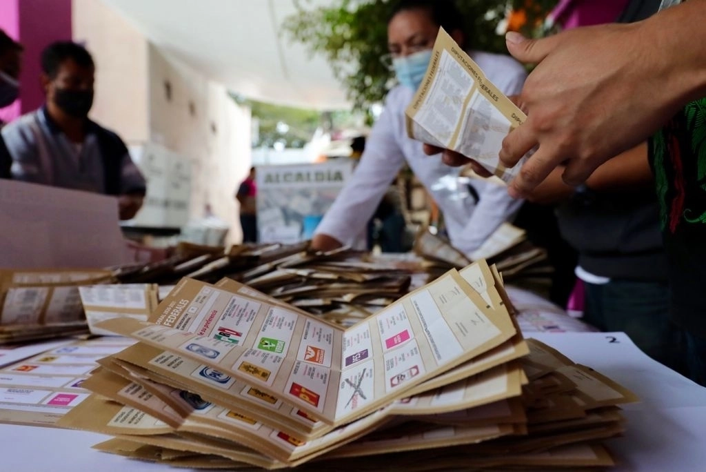 En imagen de archivo, conteo de votos en una casilla electoral en la CDMX. Foto Roberto García 