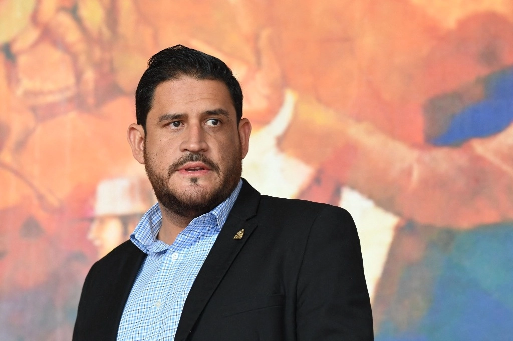 El ministro de Defensa de Honduras, José Manuel Zelaya, anunció su renuncia el sábado poco después de que su padre, el diputado Carlos Zelaya, cuñado de la presidenta Xiomara Castro, dijera que se someterá a una investigación por presuntos vínculos con el narcotráfico. Foto Afp