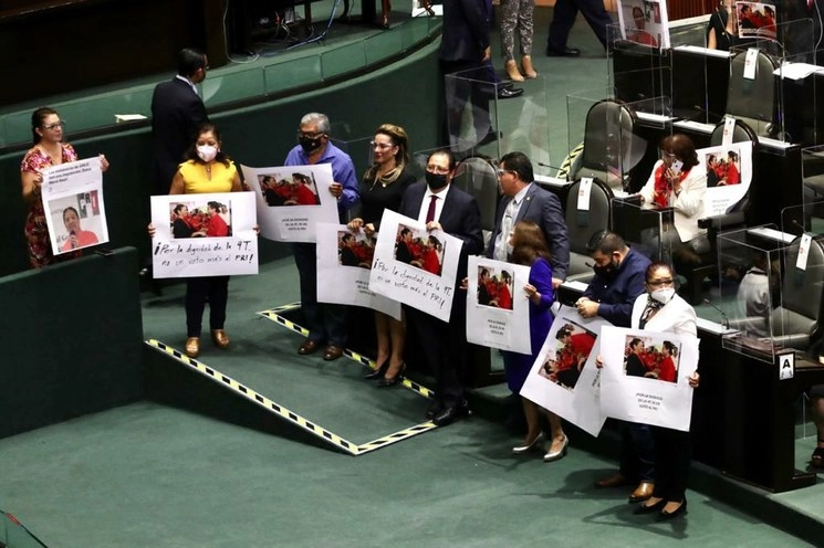 Diputados del PT durante una protesta durante la sesión de este 02 de septiembre de 2020. Foto Luis Castillo 