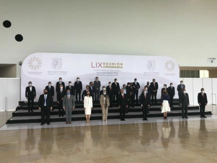 Gobernadores de todo el país y el presidente López Obrador, durante la más reciente reunión celebrada en SLP en agosto pasado. Foto tomada del Twitter de @MBarbosaMX