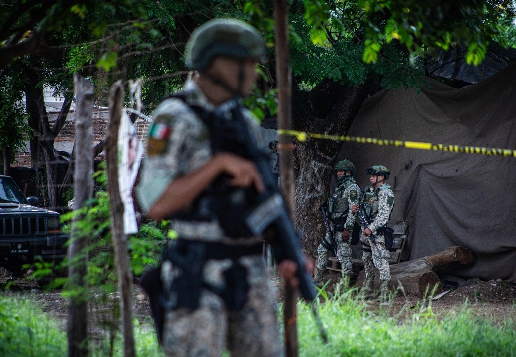 Los vehículos y el armamento fueron puestos a disposición del Ministerio Público, para continuar con las investigaciones. Foto Cuartoscuro 