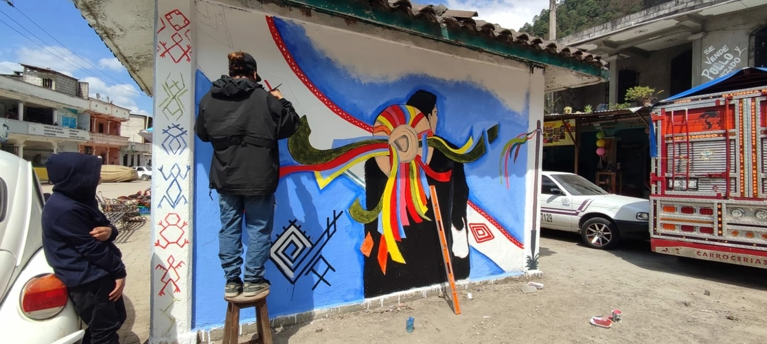 El mural fue borrado en enero para colocar propaganda política de la senadora chiapaneca, Sasil de León Villar. Foto 'La Jornada'