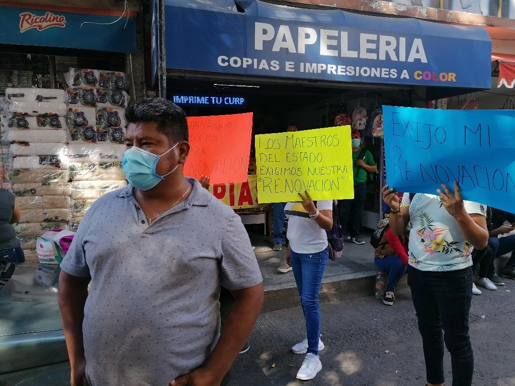 La Ceteg tomó desde el mediodía del martes las instalaciones de la Subsecretaría de Administración y Finanzas del gobierno del estado. Foto Sergio Ocampo