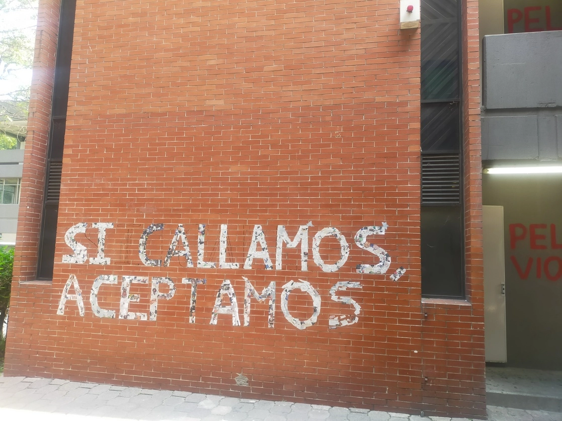 La FES Iztacala señaló que el mural fue retirado “debido al error de comunicación con personal de intendencia”. Foto La Jornada